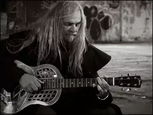 Pan z gitarą