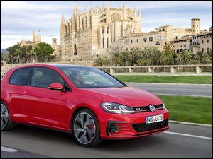 Czerwony Volkswagen Golf 7 GTI Facelift