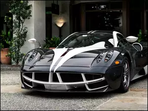 Czarny Pagani Huayra