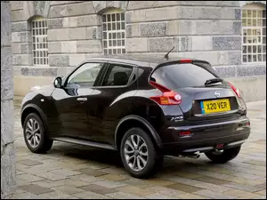 Czarny Nissan Juke