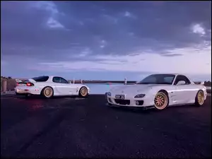 Dwie Mazdy RX-7