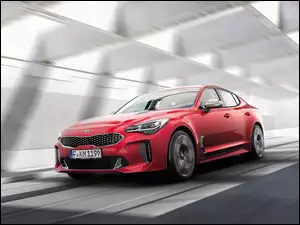 Kia stinger-3-3-v6-370