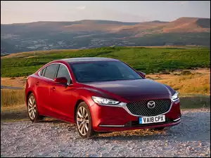 Czerwona Mazda 6 2018