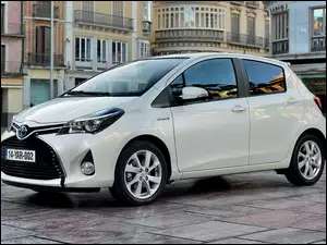 Samochód Toyota Yaris rocznik 2014