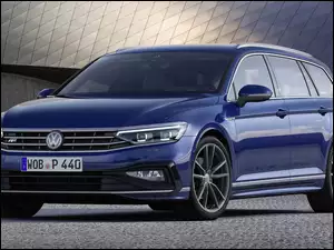 Niebieski Volkswagen Passat Variant