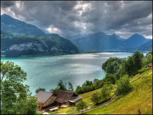 Pasmo górskie Churfirsten z jeziorem Walensee