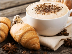 Anyżowe Cappuccino w filiżance