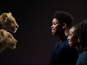 JD McCrary i Shahadi Wright Joseph jako Nala i Simba w filmie Król Lew