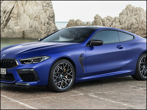 BMW M8 bokiem