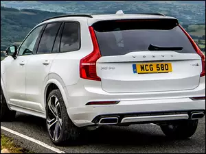 Volvo XC90 na drodze