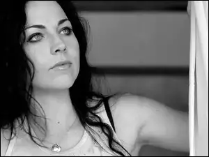 Amy Lee, biały top