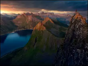SzczytHusfjellet na wyspie Senja