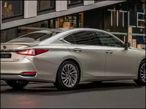Lexus ES Hybrid rocznik 2019