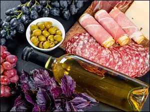 Szynka, Kiełbasa, Oliwki, Wino, Ser, Winogrona