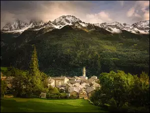 Soglio, Góry, Domy, Kanton Gryzonia, Drzewa, Chmury, Szwajcaria, Lasy