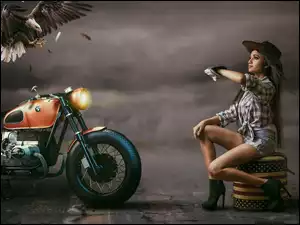 Bielik amerykański, Kobieta, Motocykl BMW