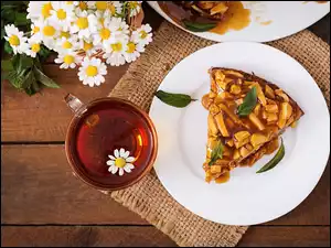 Deski, Ciasto, Serweta, Rumianki, Bukiecik, Filiżanka, Talerzyki, Herbata, Kwiaty