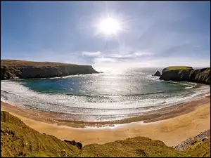 Plaża Silver Strand Beach w Irlandii w słońcu
