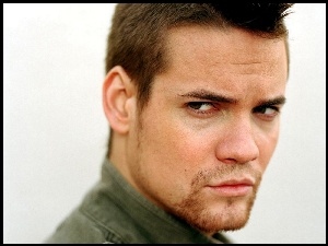 Portret, Shane West, Zarost