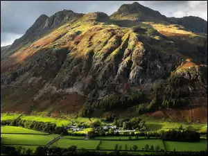 Góry w dolinie Langdale