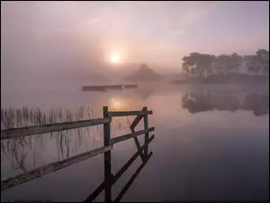 Łódki na jeziorze Knapps Loch