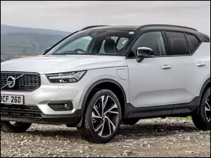 Volvo XC40 Twin Engine, Białe