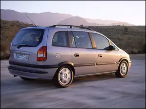 Opel Zafira, Lampy Tył