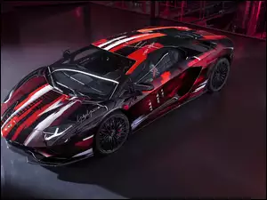 Lamborghini Aventador S bokiem