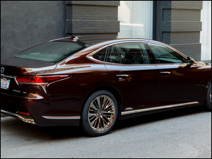 Hybryda, Lexus LS
