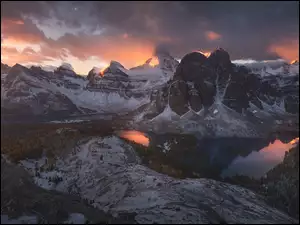 Chmury, Jeziora, Góry, Jezioro Sunburst Lake, Kolumbia Brytyjska, Kanada, Góra Mount Assiniboine, Park Prowincjonalny Mount Assiniboine, Jezioro Cerul