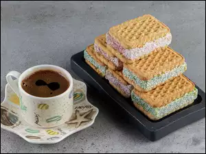 Ciastka i kawa w filiżance