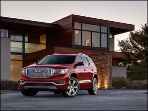 GMC Acadia Denali z przodu