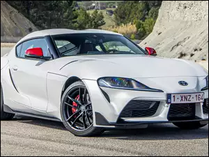 Biała Toyota GR Supra