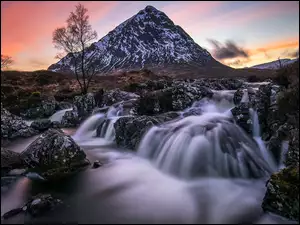 Szkocja, Szczyt Buachaille Etive Mor, Region Highland, Drzewa, Roślinność, Rzeka, River Coupall, Góra, Kamienie