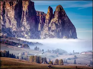 Góry, Dolomity, Domy, Włochy, Mgła, Drzewa, Góra Schlern