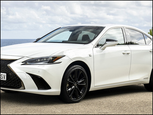 Hybryda, Lexus ES