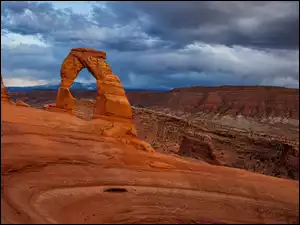Kanion, Skały, Stany Zjednoczone, Chmury, Utah, Park Narodowy Arches, Łuk Delicate Arch