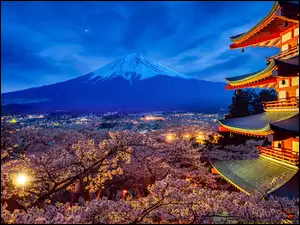 Japonia, Wiosna, Miasto Fujiyoshida, Drzewa, Chureito Pagoda, Świątynia, Fudżi, Góra, Mount Fuji, Wyspa Honsiu
