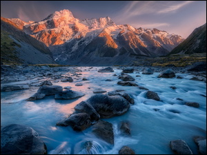 Rzeka Hooker River w dolinie Hooker Valley