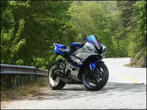 Yamaha YZF-R6, Motocykl