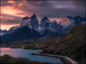 Masyw skalny Torres Del Paine w Patagonii