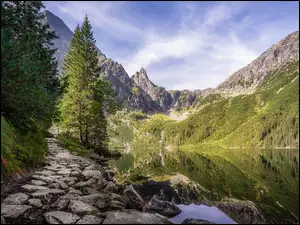 Skały na brzegu Morskiego Oka