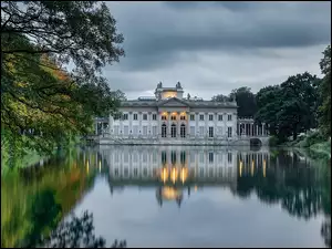 Pałac na Wyspie, Staw, Polska, Zachód słońca, Warszawa, Łazienki Królewskie, Drzewa