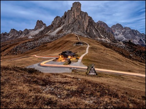 Jesień, Dolomity, Włochy, Droga, Domy, Przełęcz, Passo di Giau, Góry, Prowincja Belluno