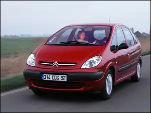 Czerwony, Citroen Xsara Picasso