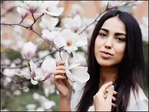 Magnolie, Kobieta, Brunetka