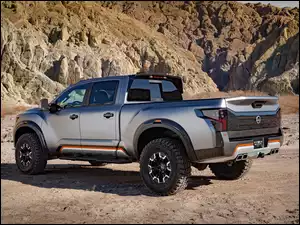 Samochód Nissan Titan Warrior rocznik 2016