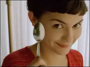 łyżka, Audrey Tautou, czerwona bluzka