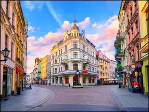 Uliczki między kamienicami w Toruniu