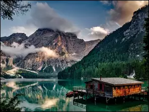Pragser Wildsee, Hotel